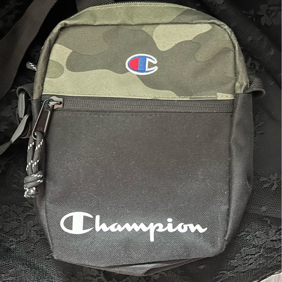 CHAMPION cross body - Picture 1 of 4